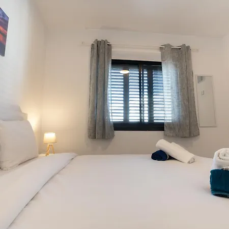 Byzantium Breeze 2b, Pool, Center