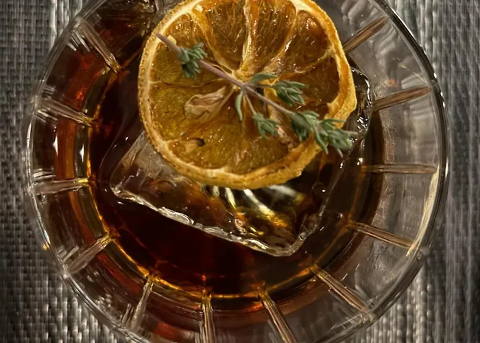 Byzantium Breeze 2b, Pool, Center *