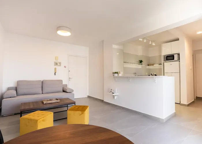 Byzantium Breeze 2b, Pool, Center アパート パ フォス