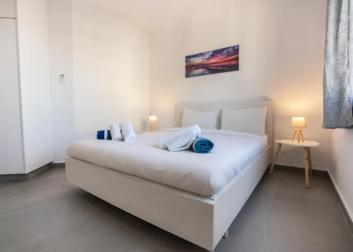 Byzantium Breeze 2b, Pool, Center パ フォス