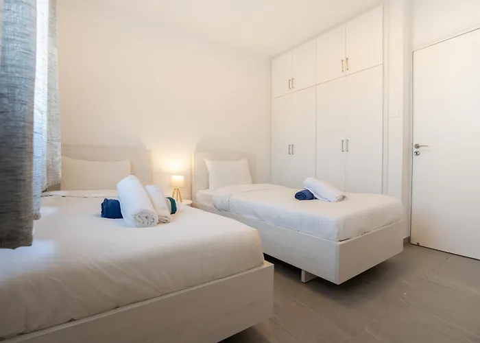 Byzantium Breeze 2b, Pool, Center アパート