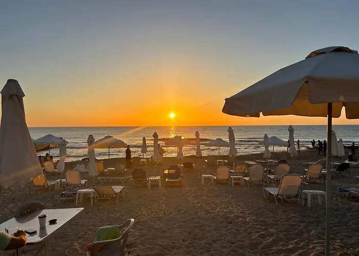 Byzantium Breeze 2b, Pool, Center