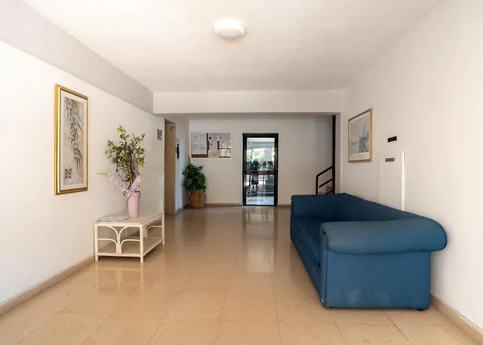 Byzantium Breeze 2b, Pool, Center アパート