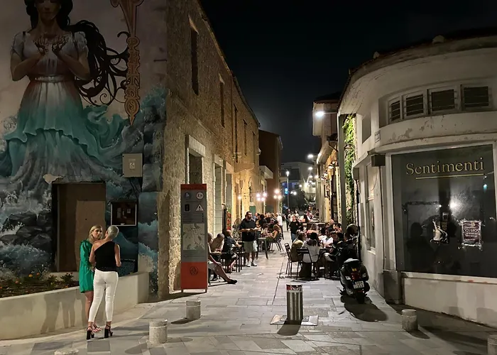 Byzantium Breeze 2b, Pool, Center アパート