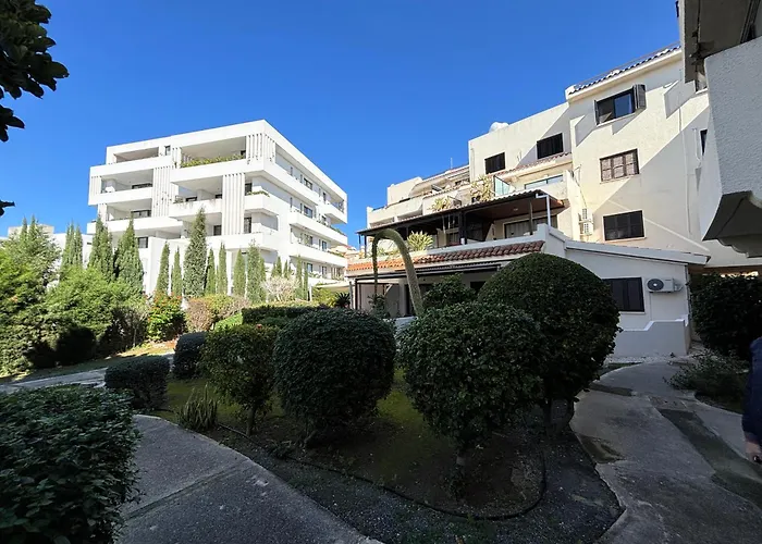 Byzantium Breeze 2b, Pool, Center