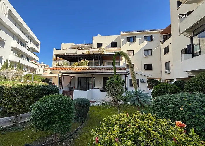 Byzantium Breeze 2b, Pool, Center *