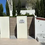 Byzantium Breeze 2b, Pool, Center