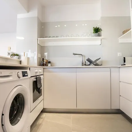 Byzantium Breeze 2b, Pool, Center Apartment Paphos