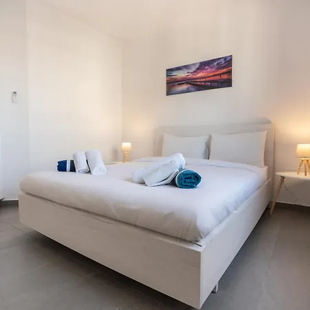 Byzantium Breeze 2b, Pool, Center Paphos