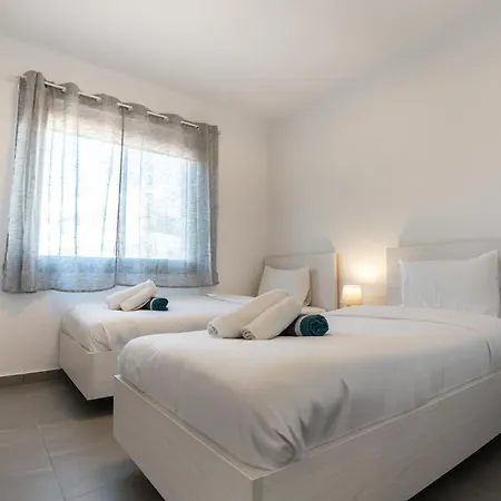 Byzantium Breeze 2b, Pool, Center Apartment Paphos