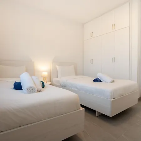 Byzantium Breeze 2b, Pool, Center Apartment