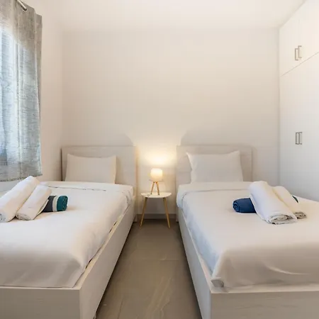 Byzantium Breeze 2b, Pool, Center *