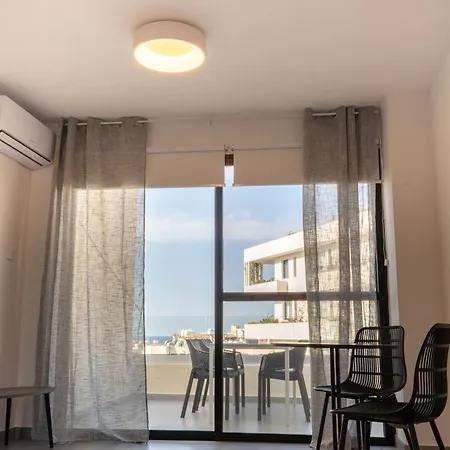 Byzantium Breeze 2b, Pool, Center Διαμέρισμα