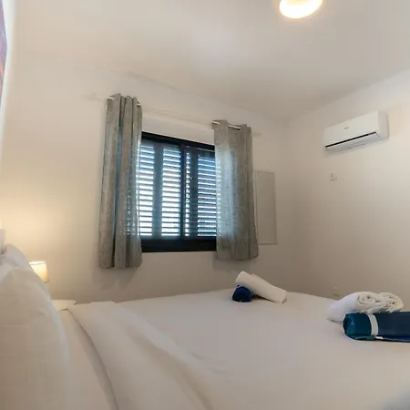 Byzantium Breeze 2b, Pool, Center *