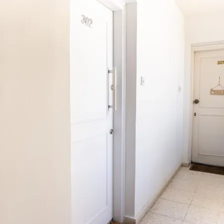 Byzantium Breeze 2b, Pool, Center *