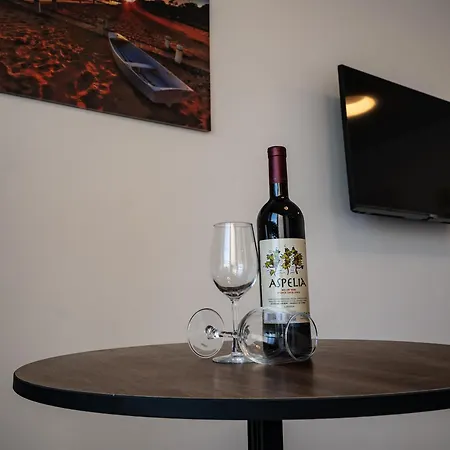 Byzantium Breeze 2b, Pool, Center 파포스