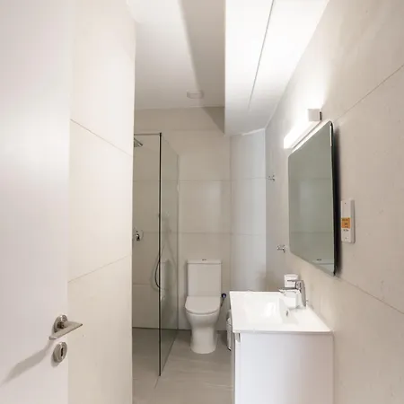 Byzantium Breeze 2b, Pool, Center 파포스