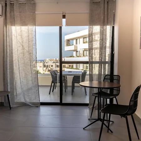 Byzantium Breeze 2b, Pool, Center *