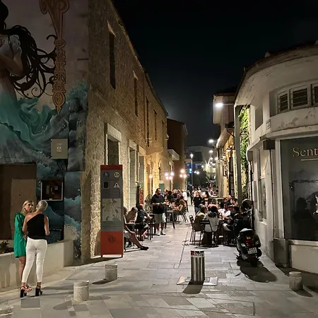 Byzantium Breeze 2b, Pool, Center 아파트