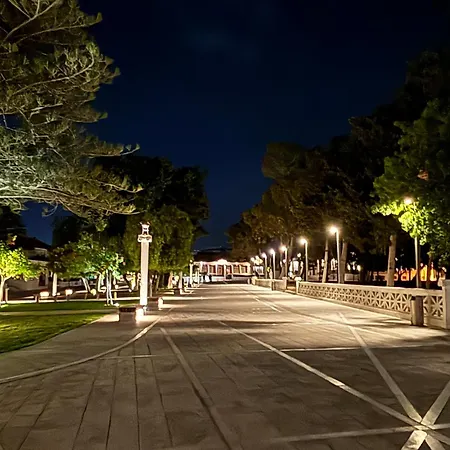 Byzantium Breeze 2b, Pool, Center *